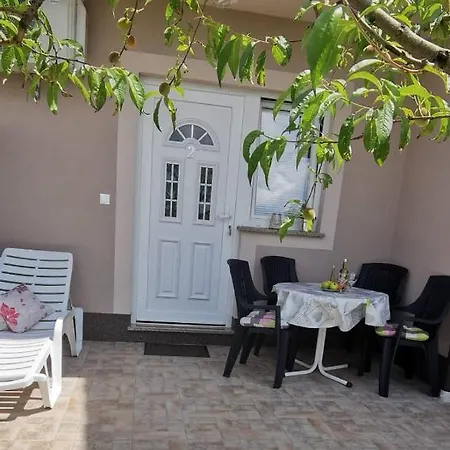 Zdenka Apartment *